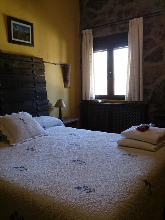 Valdolazaro Guest House Los Navalucillos ภายนอก รูปภาพ
