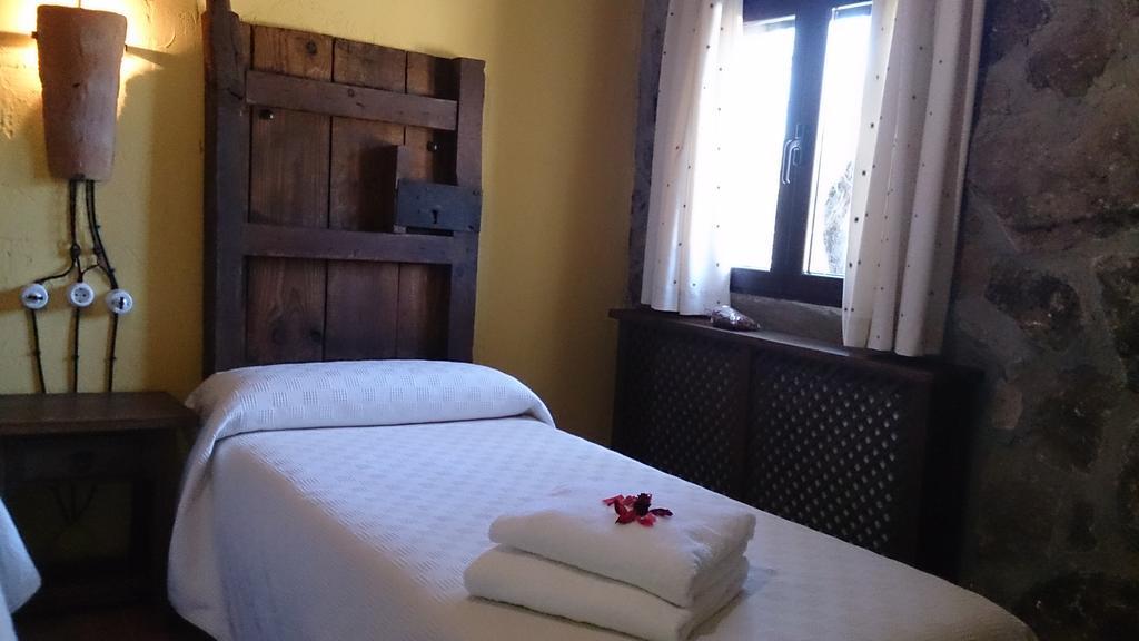 Valdolazaro Guest House Los Navalucillos ภายนอก รูปภาพ